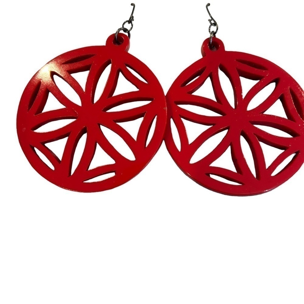 Stephan and Co. Red Resin Geometric Flower Starfish Design pierced Earrings - Picture 3 of 8